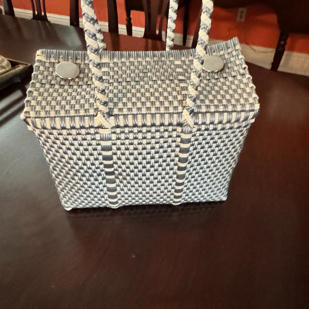 UN PUEBLO BOMBON TOTE MINI SILVER / IVORY